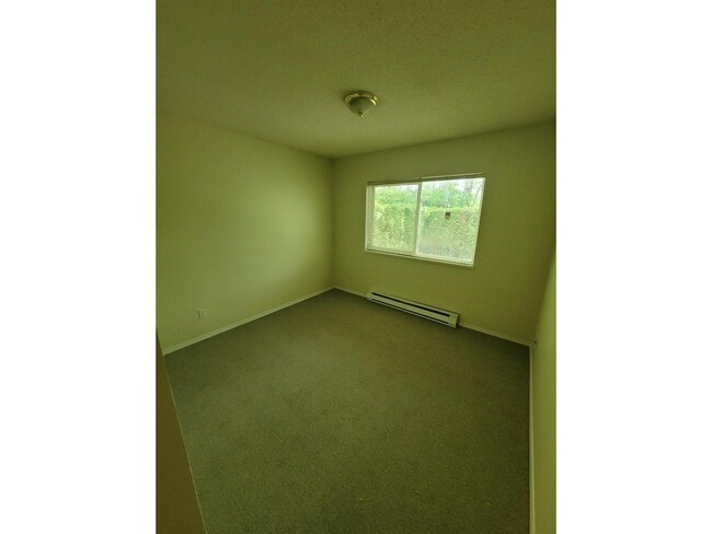 Building Photo - 13670-13684 1