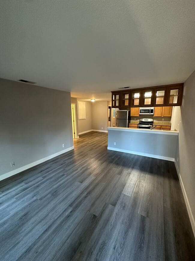 Foto del edificio - Affordable 3-Bed, 2-Bath Condo with Update...