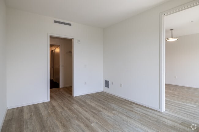 1BD, 1BA - 800-1,139SF - The Beacon Cleveland