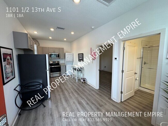 Foto del edificio - 1101 1/2 13th Ave S-