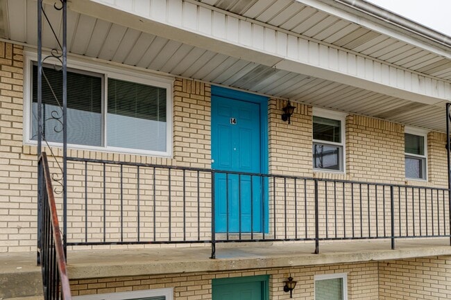 Building Photo - 209 N Woodland Dr