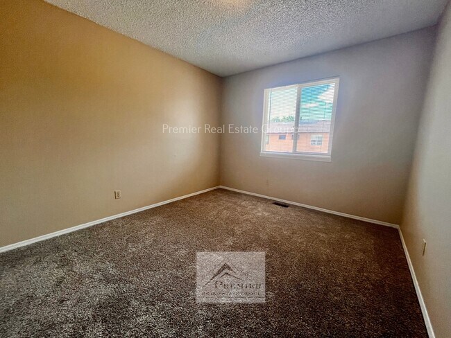 Building Photo - 1751 Shenandoah Dr