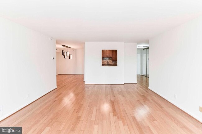 Foto del edificio - 1600 N Oak St