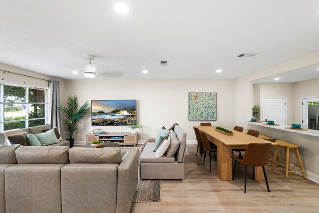 Foto del edificio - 5315 Shore Dr