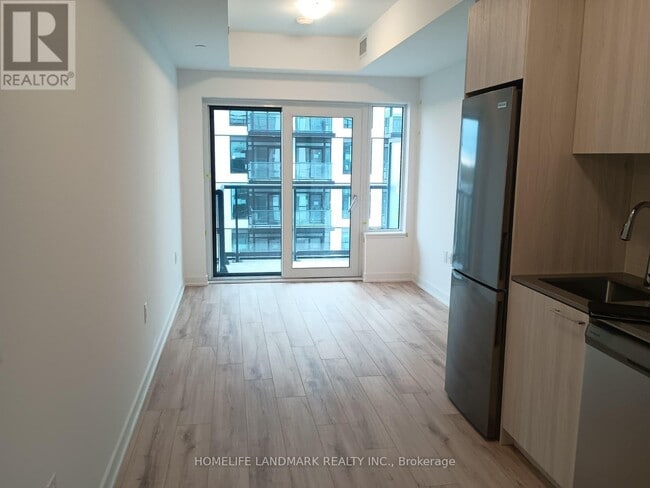 Photo du bâtiment - 7439 Kingston Rd