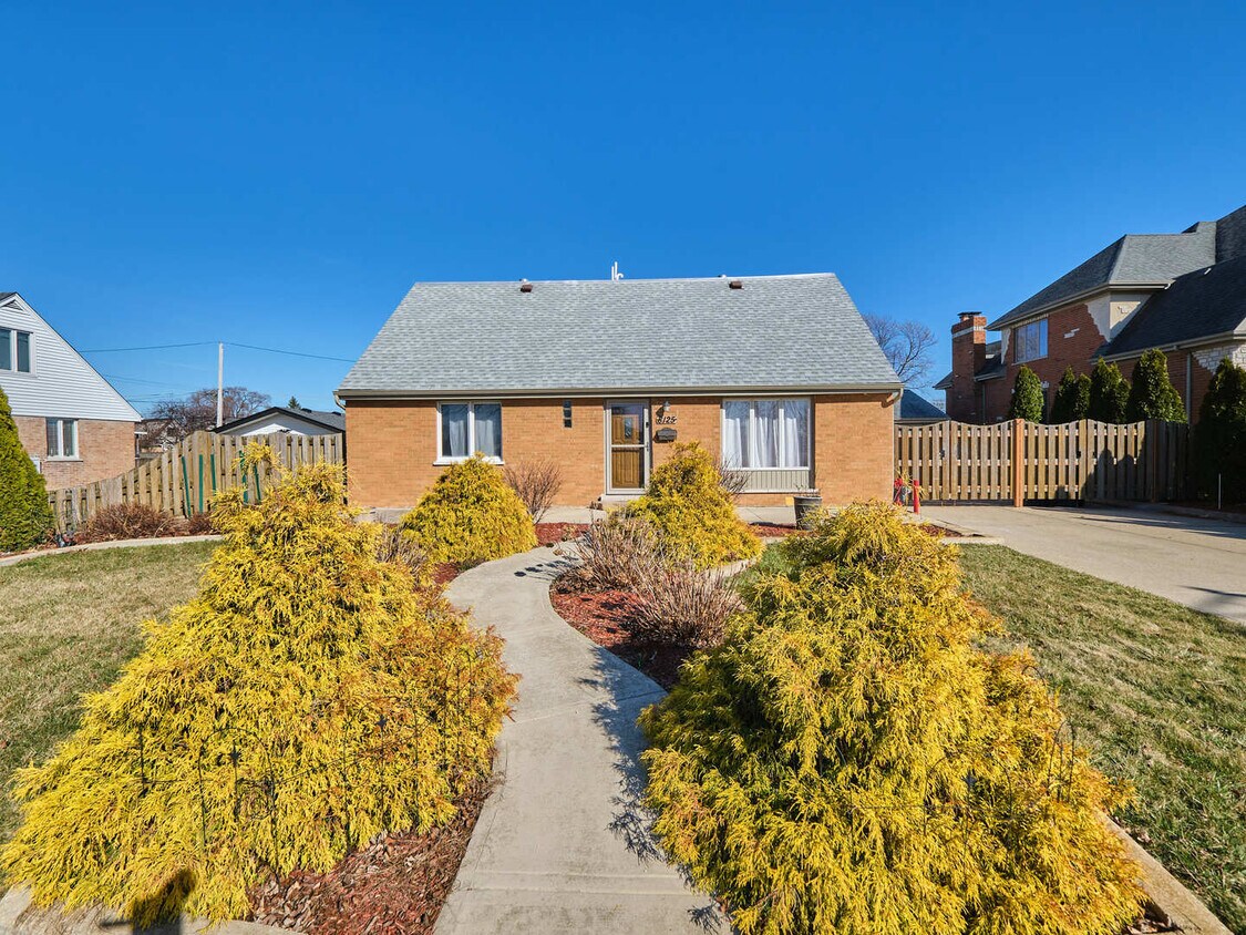 Primary Photo - 8125 New Castle Ave