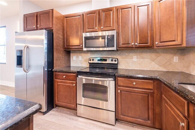 Building Photo - 4002 Cascada Cir