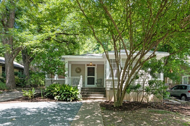 Foto del edificio - 3213 Hampton Rd