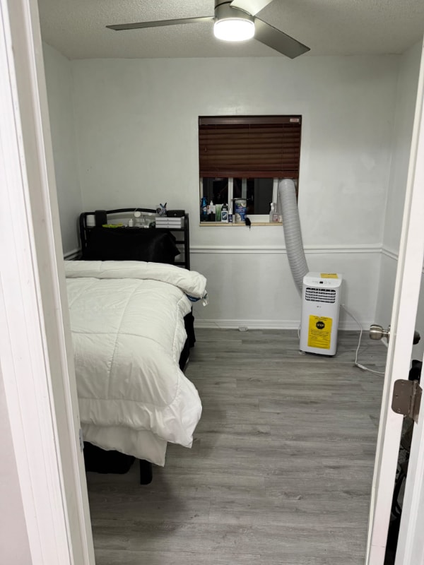 Building Photo - 5140 NE 3rd Ave