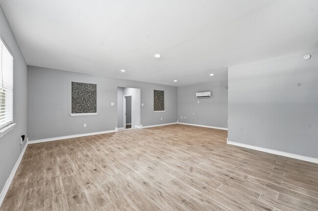 Foto del edificio - 15621 Northland Dr