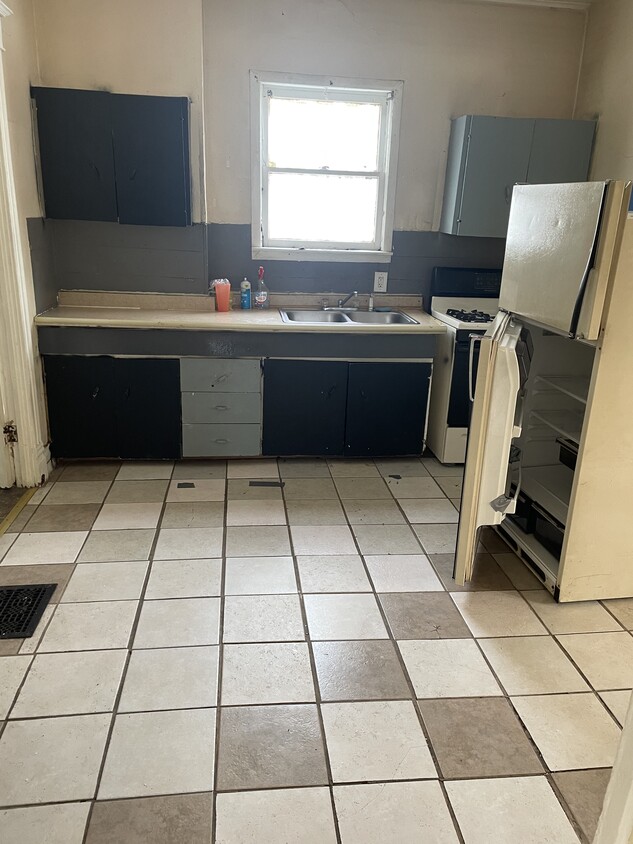 Kitchen - 734 Paris Ave SE