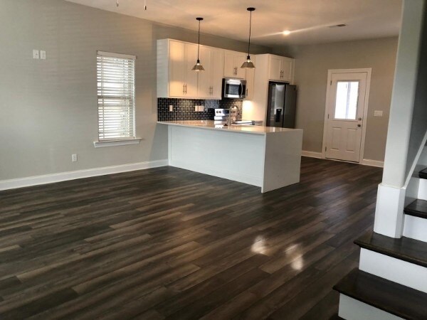 Foto del edificio - 555 Gresham Ln
