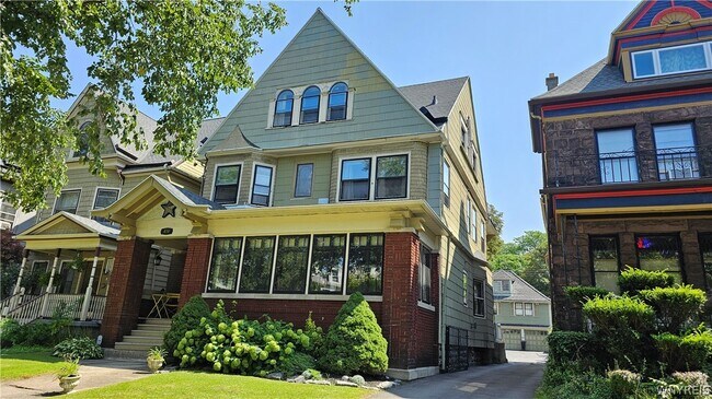 Foto del edificio - 419 Richmond Ave