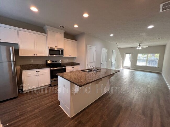 Foto del edificio - 664 Dobhill Ln