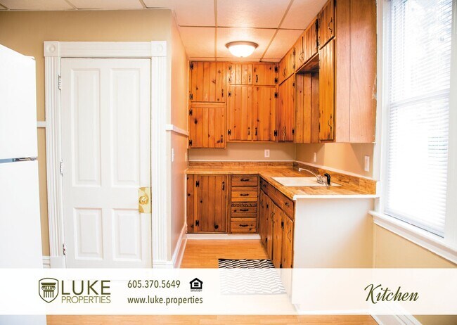 Building Photo - 3 bedroom rental home with historic charm