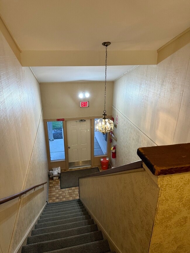 Foto del edificio - 7040 Remington Ct