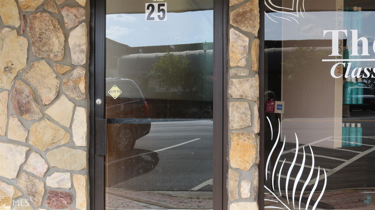 Primary Photo - 1529 S Main St