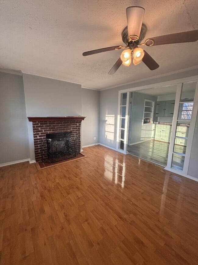 Building Photo - 103 N Poole St