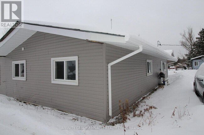 Photo du bâtiment - 26 Stoney Creek Rd