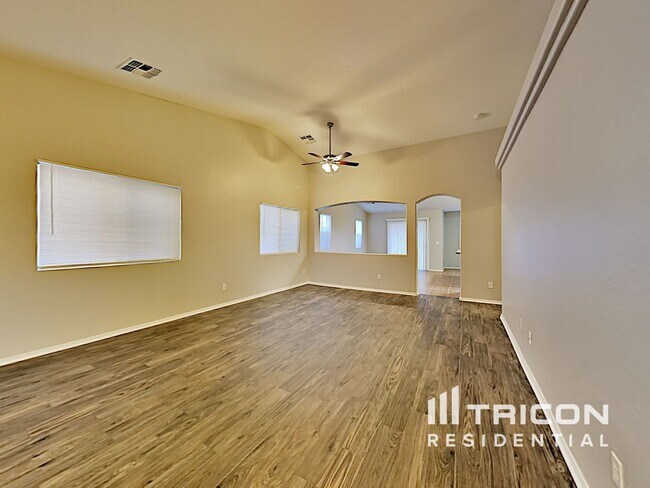 Foto del edificio - 3332 W Wayland Dr