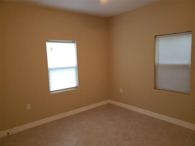 Building Photo - 319 Johnson St