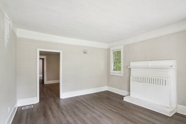 Building Photo - 2728 Tallulah Dr NE