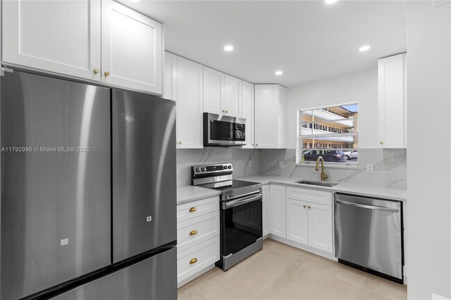 Foto del edificio - 1400 NE 57th Ct