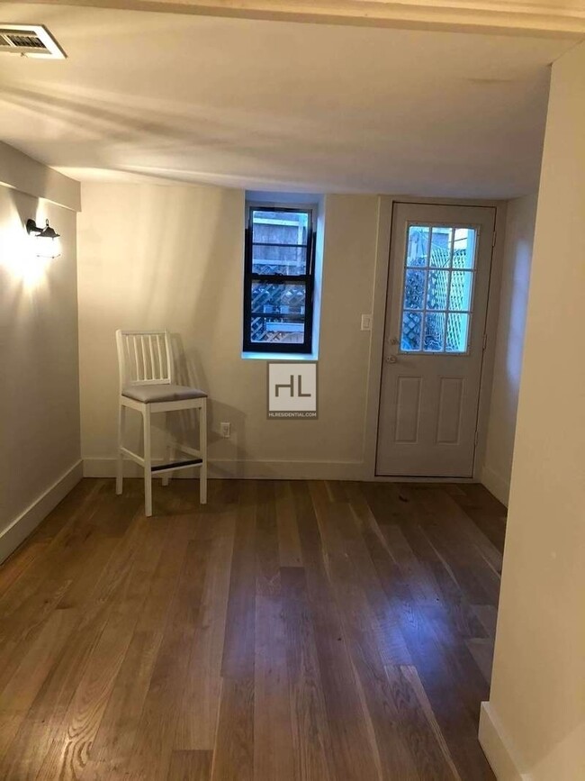 Foto del edificio - 445 MEEKER AVENUE 1R