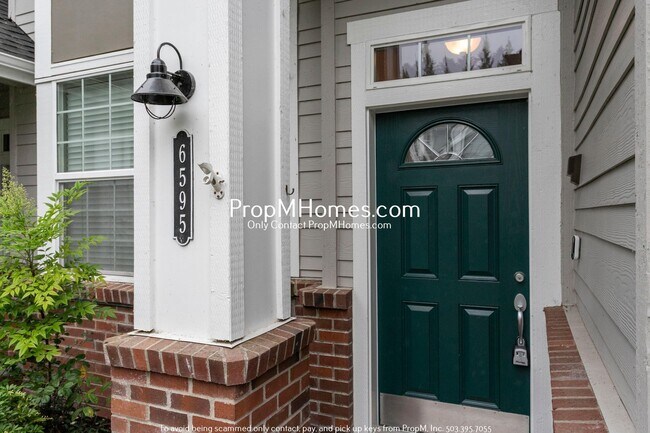 Building Photo - Luxury 3 Bedroom Townhome in West Linn + P...