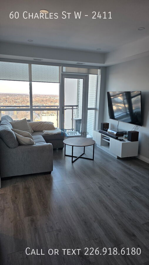 Building Photo - 60 Charles St W