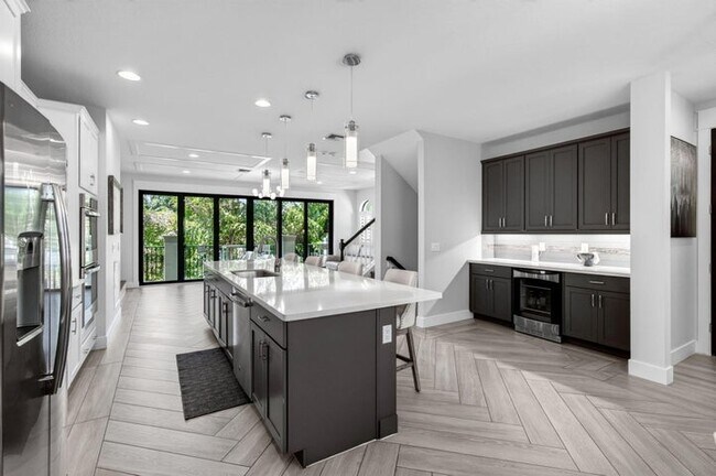 Foto del edificio - 622 Windward Cir N