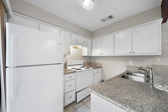Building Photo - 12980 Greenway Chase Ct