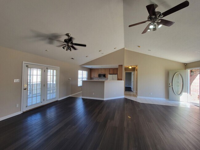 Building Photo - Knoxville 37922 - 3 bedroom, 2 bath home -...