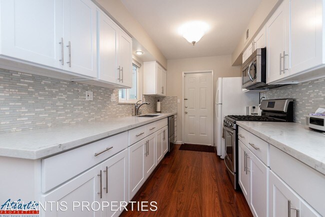 Building Photo - 3 br, 2 bath House - 2237 Montezuma Drive