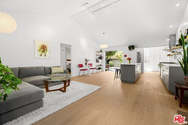 Foto del edificio - 4219 Moore St