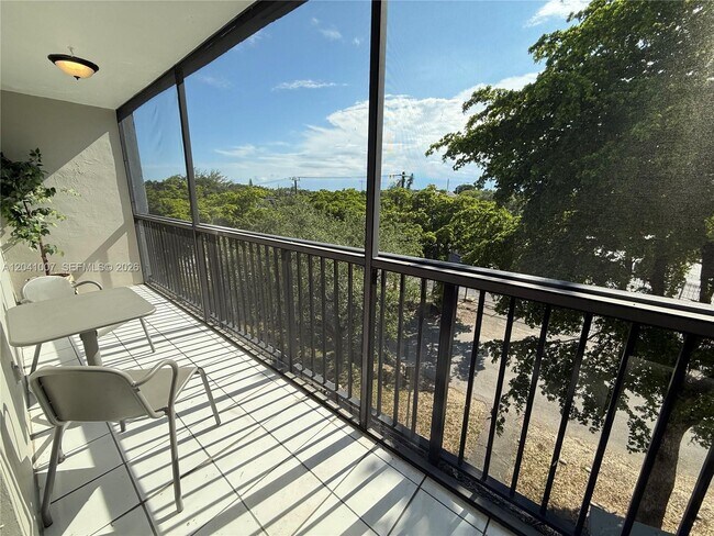 Foto del edificio - 13455 NE 10th Ave