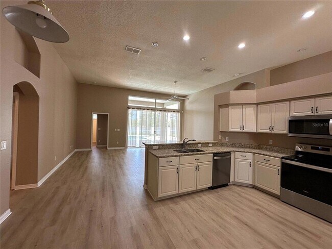 Foto del edificio - 13813 Bluewater Cir