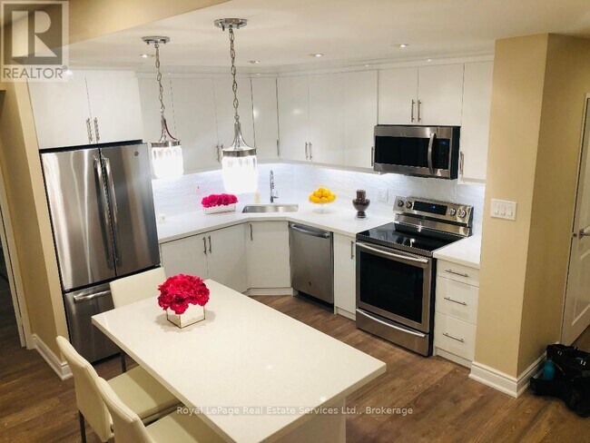 Building Photo - 2185 Marine Dr