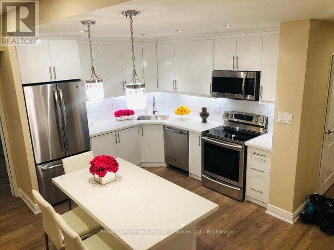 Photo du bâtiment - 2185 Marine Dr