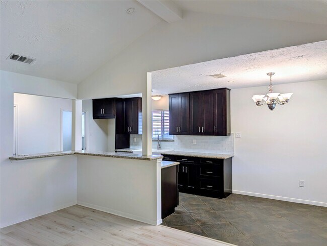 Building Photo - 12214 Meadow Berry Dr