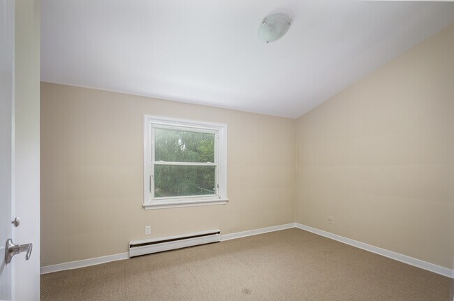 Photo du bâtiment - Beautifully Updated 3-Bedroom Townhome in North London