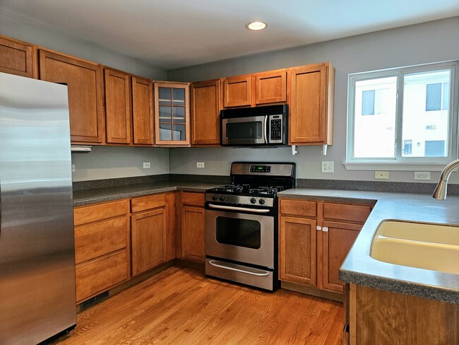 Foto del edificio - 24403 John Adams Dr