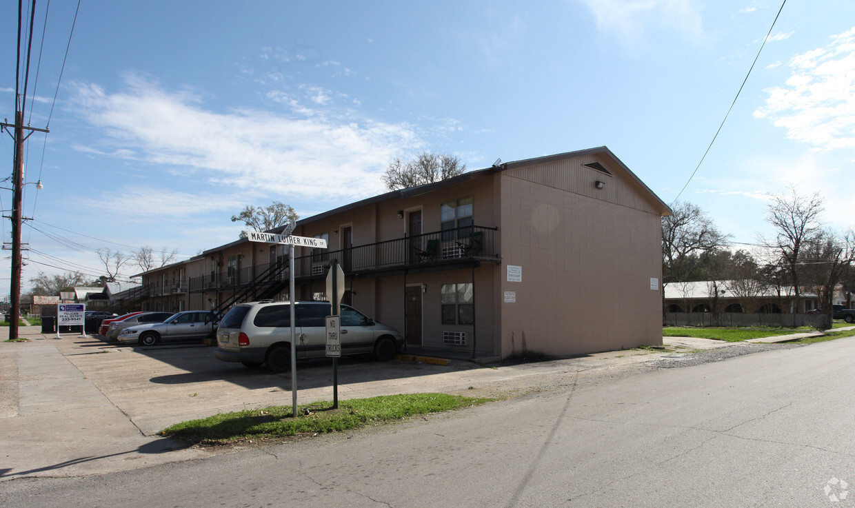 Building Photo - 331 W Bridge St