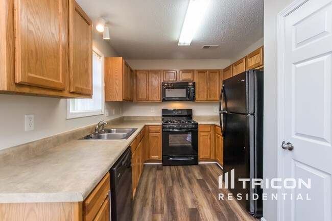 Foto del edificio - 221 Rosemont Ct