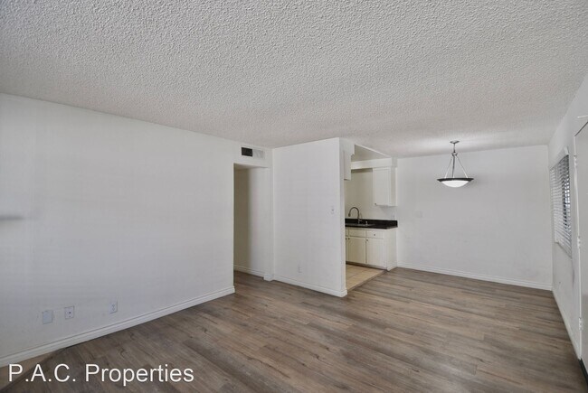 Foto del edificio - 2 br, 2 bath Apartment - 11225 Huston Stre...