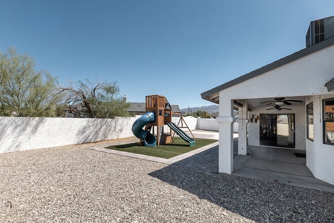 Foto del edificio - 3385 Poppy Trail Dr