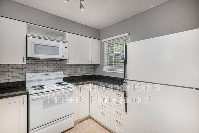 Building Photo - 8018 S Columbine Ct