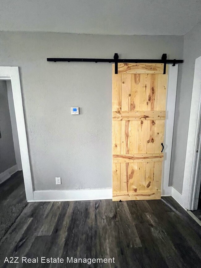 Foto del edificio - 3 br, 1 bath House - 1033 W 6th Street