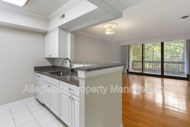 Foto del edificio - 5505 Seminary Rd