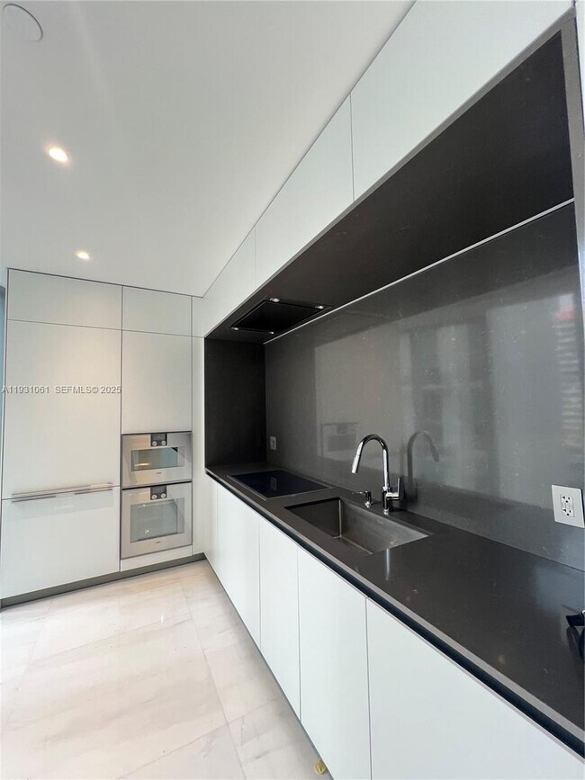 Foto del edificio - 300 Biscayne Blvd Way